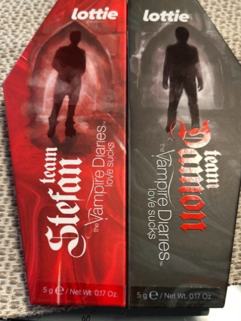 Lottie Vampire Diaries Eyeshadow Palette - Red and Black